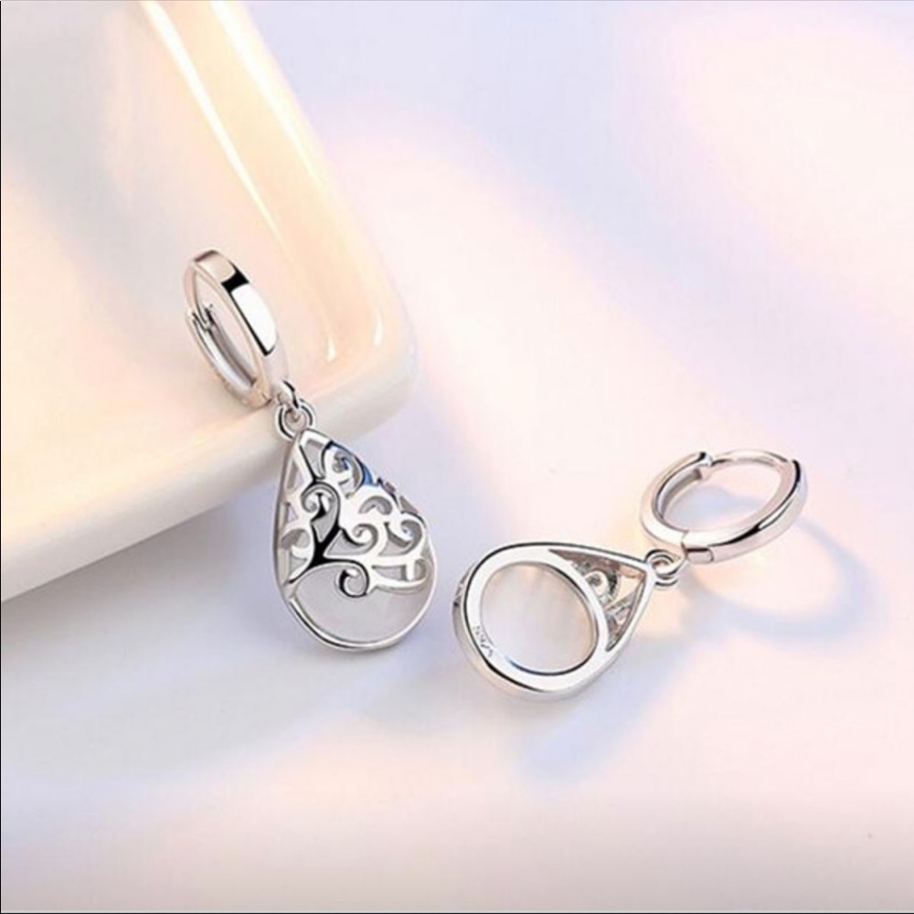 LAST ONE‼️ Sterling Silver Opal teardrop earrings - Picture 3 of 4
